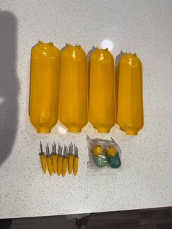 Set of 4 Corn Cob Plastic Dishes with 4 Set of Matching Skewers and salt and pepper shakers