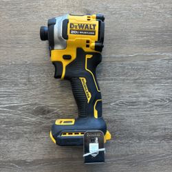 Dewalt 1/4” Cordless Impact Drill