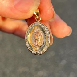Solid 14k Gold Religious Pendant, Beautiful Craftsmanship 