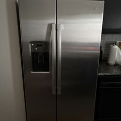GE Stainless Steel Fridge 