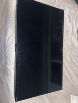ROKU SMART TV 43inch SHARP Comes wall With Mount