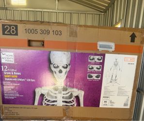 🎃 12-Ft Giant Skeleton with LifeEyes – NEW IN BOX 🎃  Home Accents Holiday 12-ft Grave & Bones Giant Skeleton with LifeEyes LCD moving/blinking eyes!