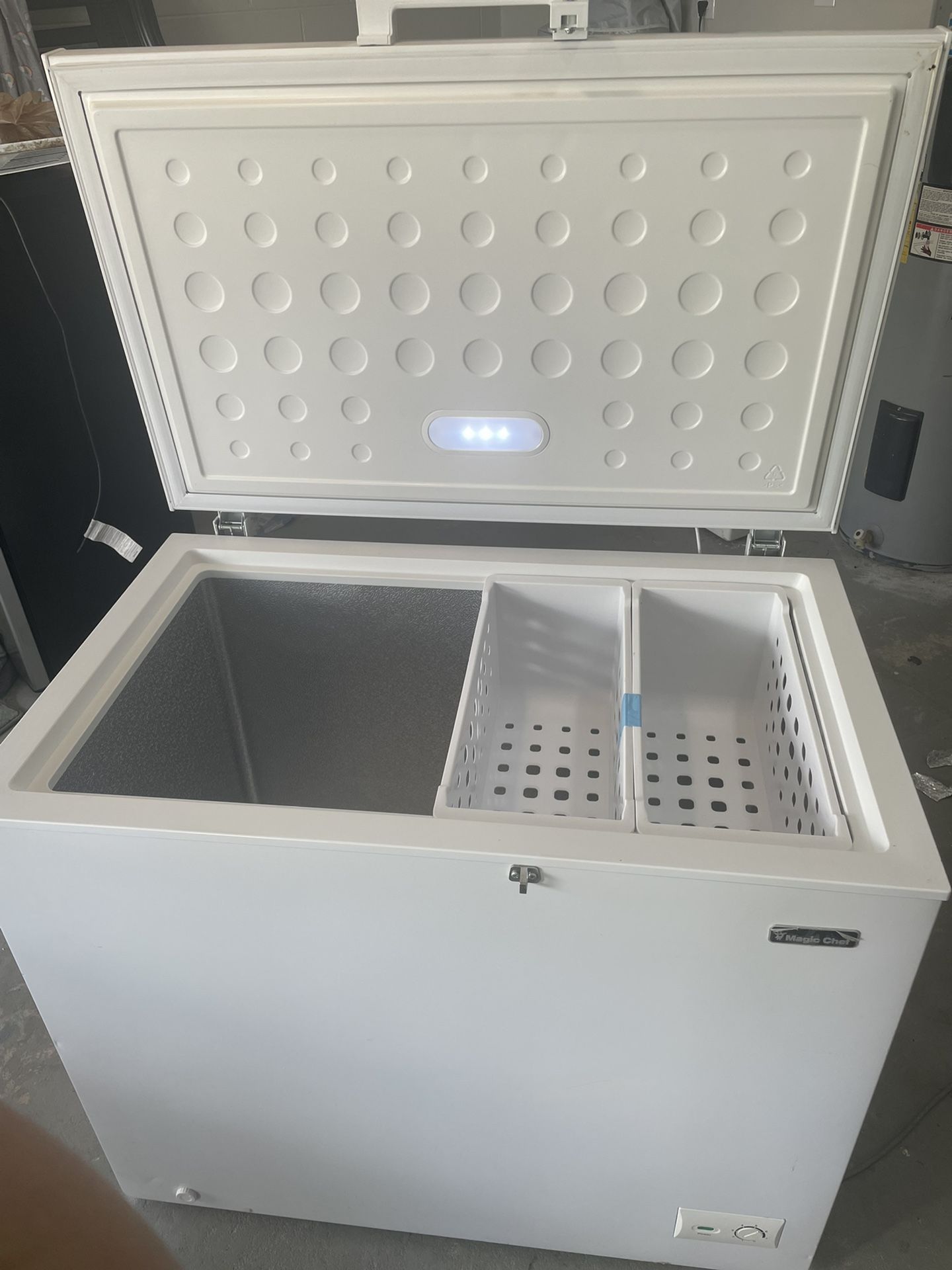 Magic Chef Chest Freezer for Sale in Oakland, FL OfferUp