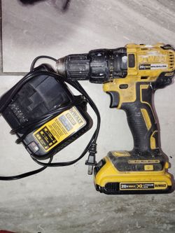 DeWalt drill with 2ahbattery and charger