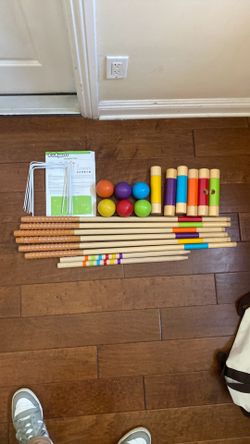 Complete practically new crochet set with bag
