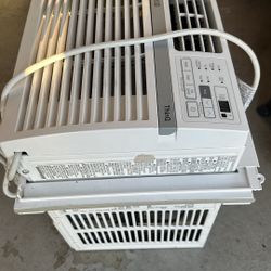 LG thinQ  air conditioner in great shape