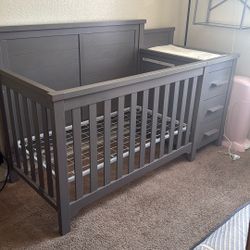 Baby Crib With Changing Table 