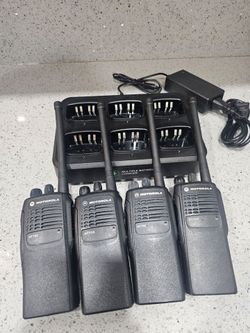 Lot of 4 Motorola HT750 VHF 5W 4CH Two Way Radios W/Gang Charger-Black