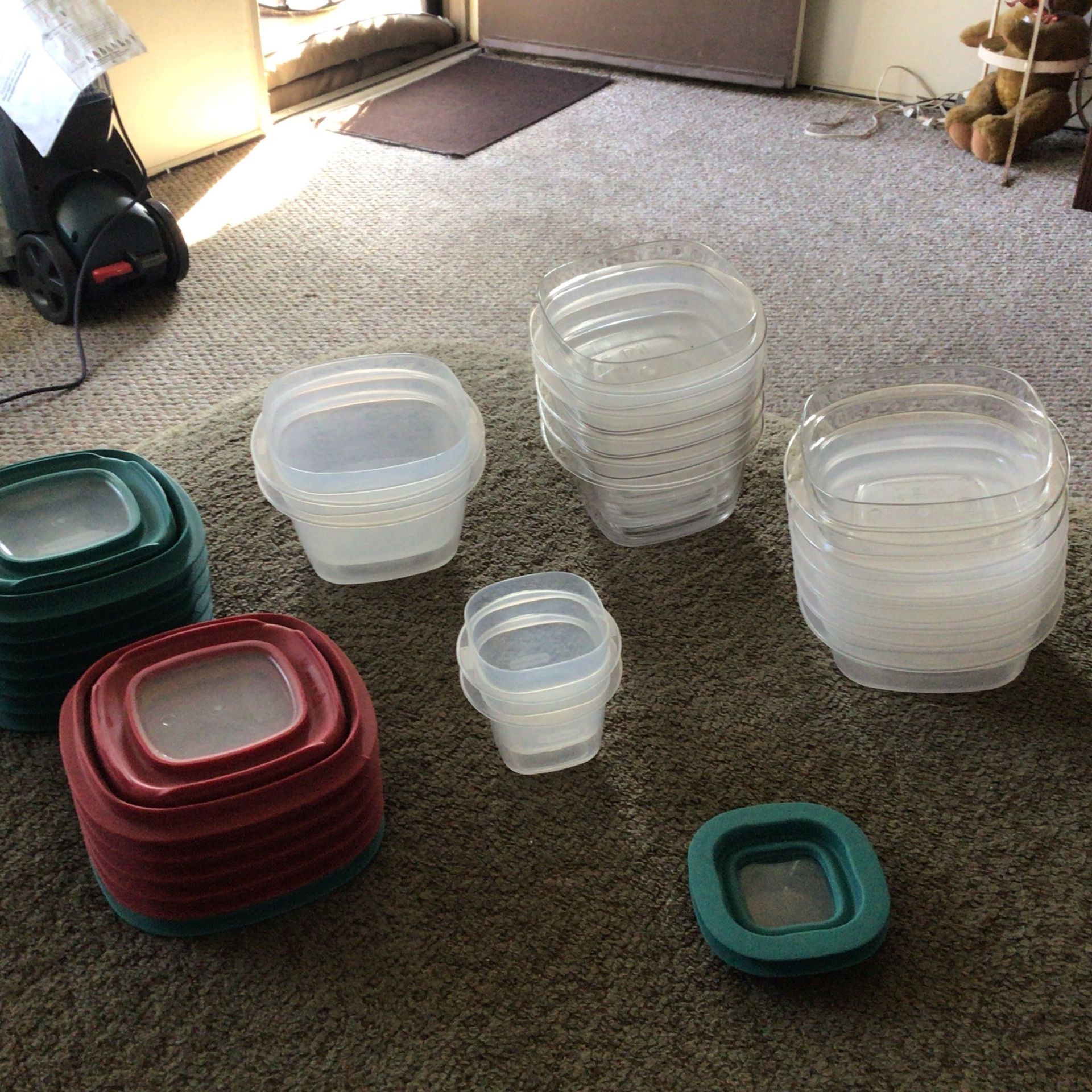 Rubbermaid food storage containers 30 pieces