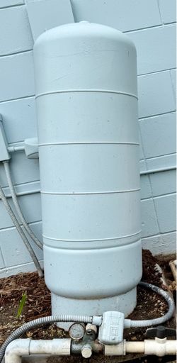 32 Gal. Pressurized Well Tank