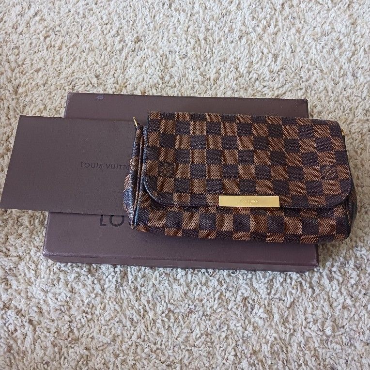 LOUIS VUITTON PURSE
