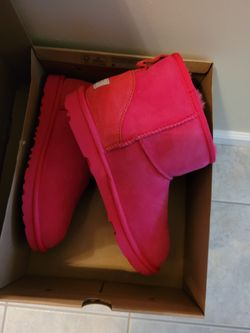 Mini Pink UGGs - new - Size 6