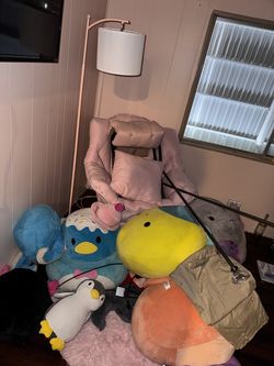 CHAIR AND SQUISHMALLOWS