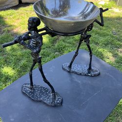 Vintage Gothic Skeleton Palanquin Bowl Holder – Heavy Metal Halloween Decor