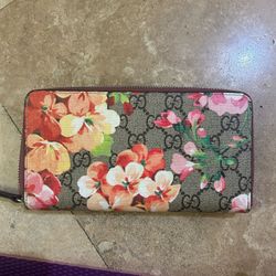 Woman’s Gucci Wallet