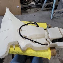 2013 - 2018 Cadillac Ats Windshield Washer Fluid Reservoir Tank 