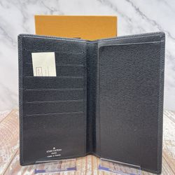 Black Authentic Louis Vuitton Agenda wallet Long New 