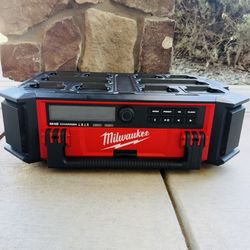 Milwaukee M18 Bluetooth PACKOUT Radio/Speaker with Built-In Charger