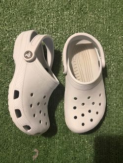 Women’s crocs size 6
