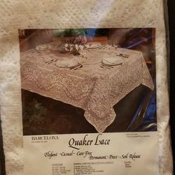 Vintage QUAKER LACE Barcelona style Table Cloth - New Old Stock