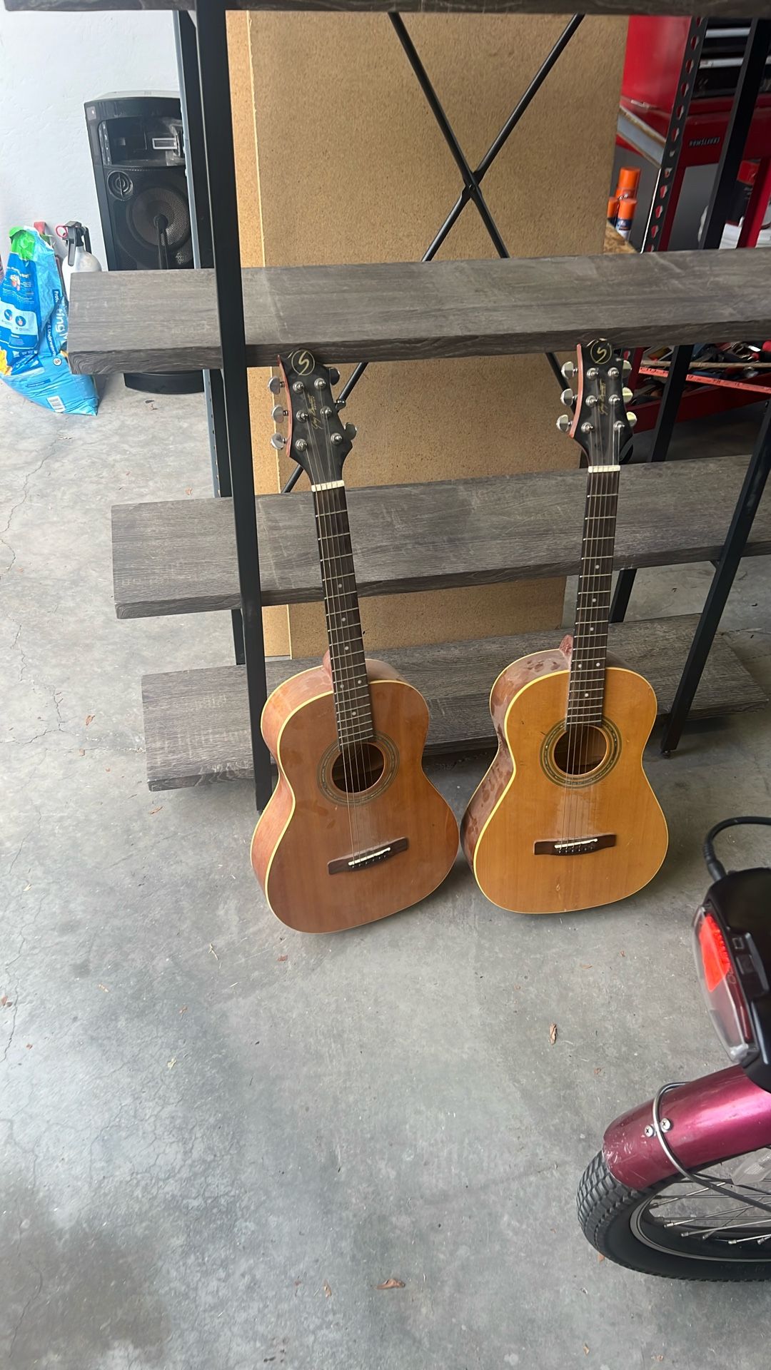 Greg Bennet Acoustic Guitars