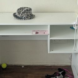 Desk / Vanity $40