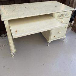 Vanity Desk And Hutch