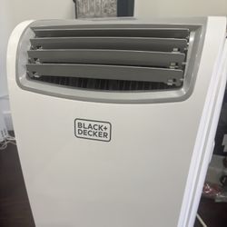 BLACK+DECKER 12,000 BTU Portable Air Conditioner up to 550 Sq. with Remote Control, White
