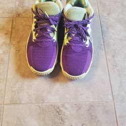 Dame 8 Size 9 MEN'S  OR 10 WOMEN'S 