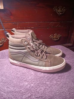Van's hi top lace up sneakers