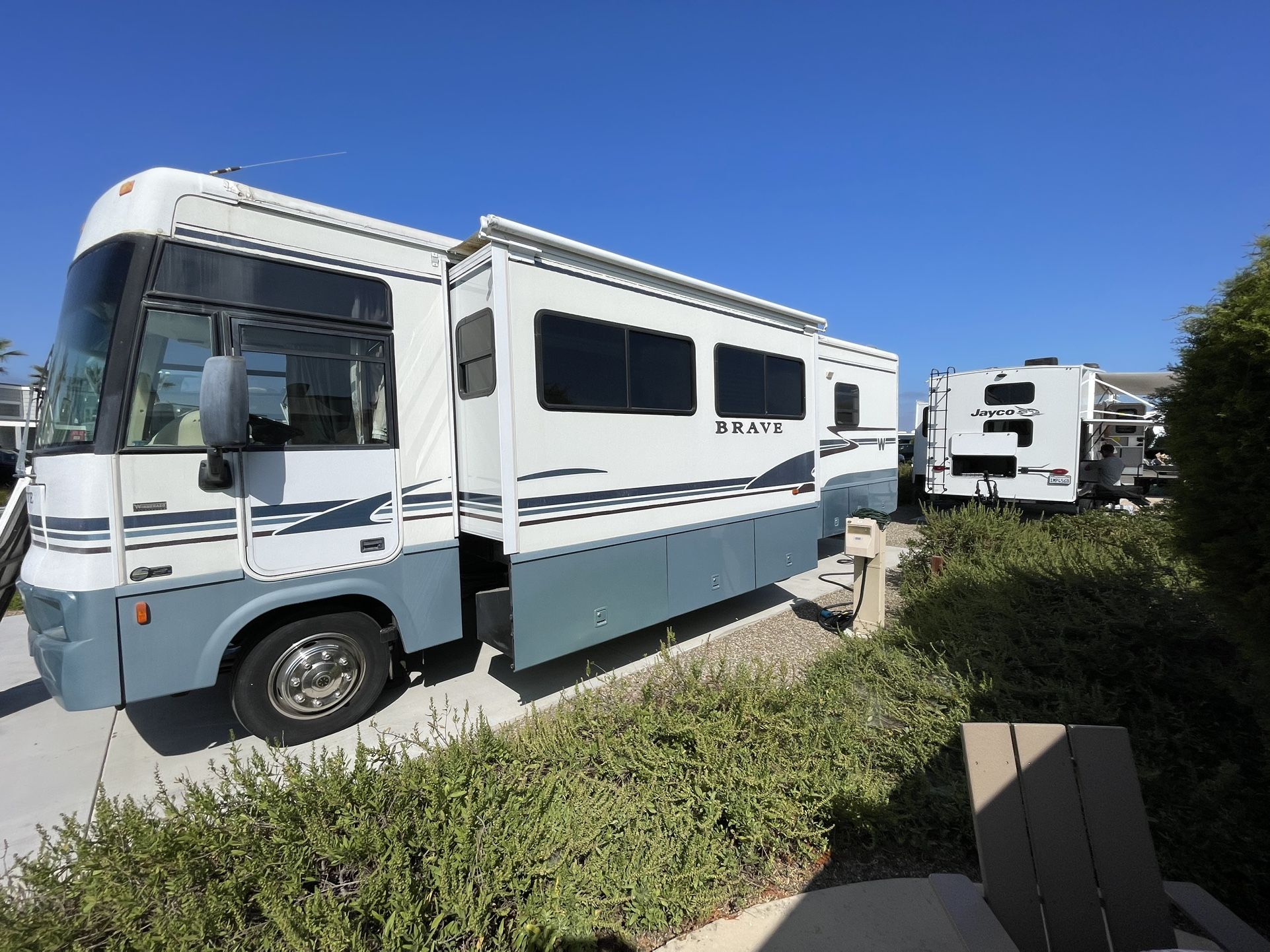 2004 Winnebago Brave 32V