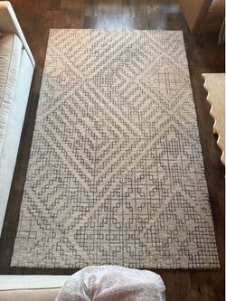 West Elm stone tile Rug, 5 x 8 inches in Alabaster