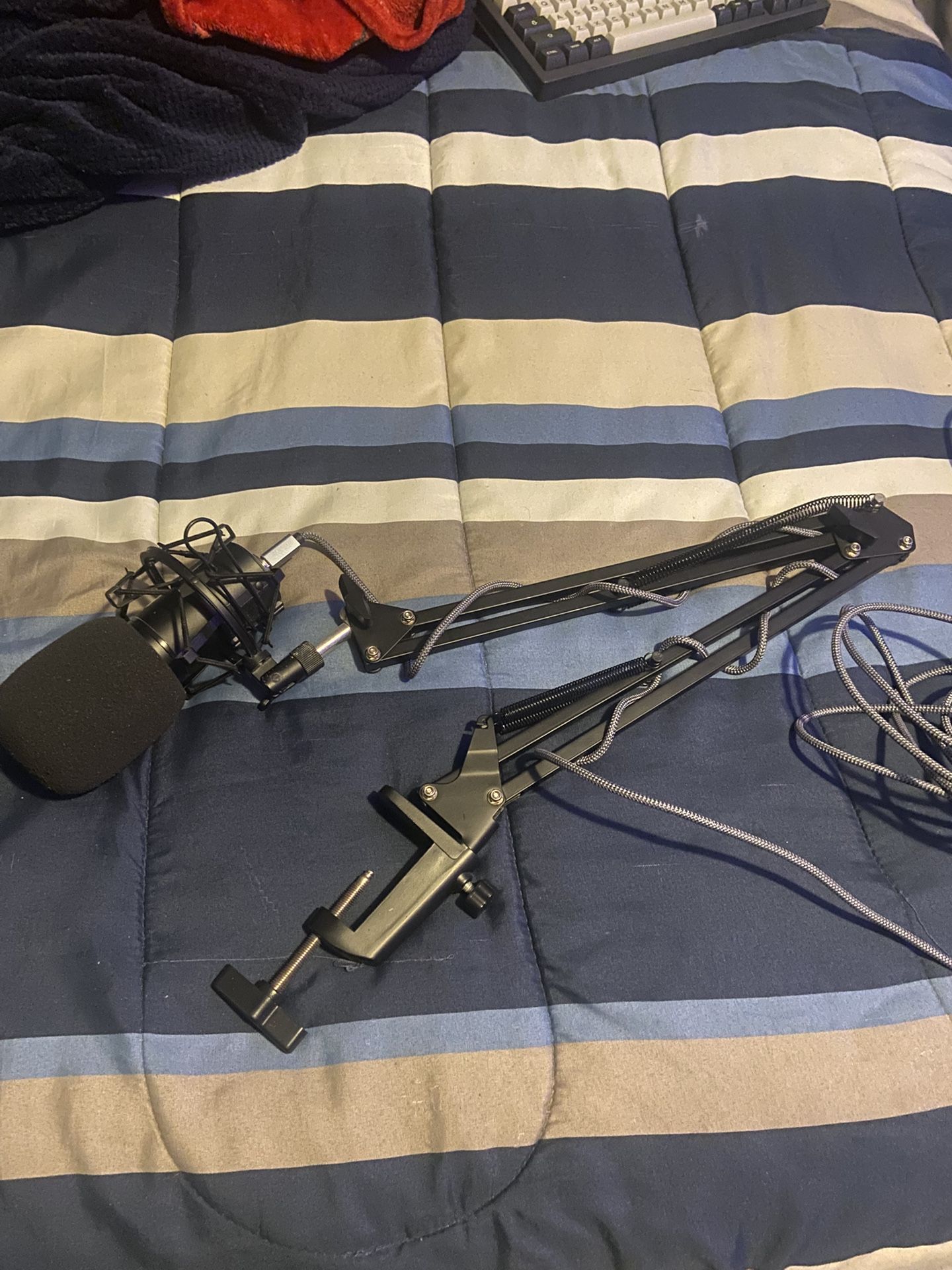 Microphone with wire