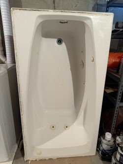 Beautiful Tub/Jacuzzi