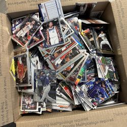 LARGE BOX OF SPORTS CARDS 250+ BASEBALL BASKETBALL TOPPS 