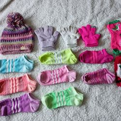 Girl's Socks & Mittens Size Small 