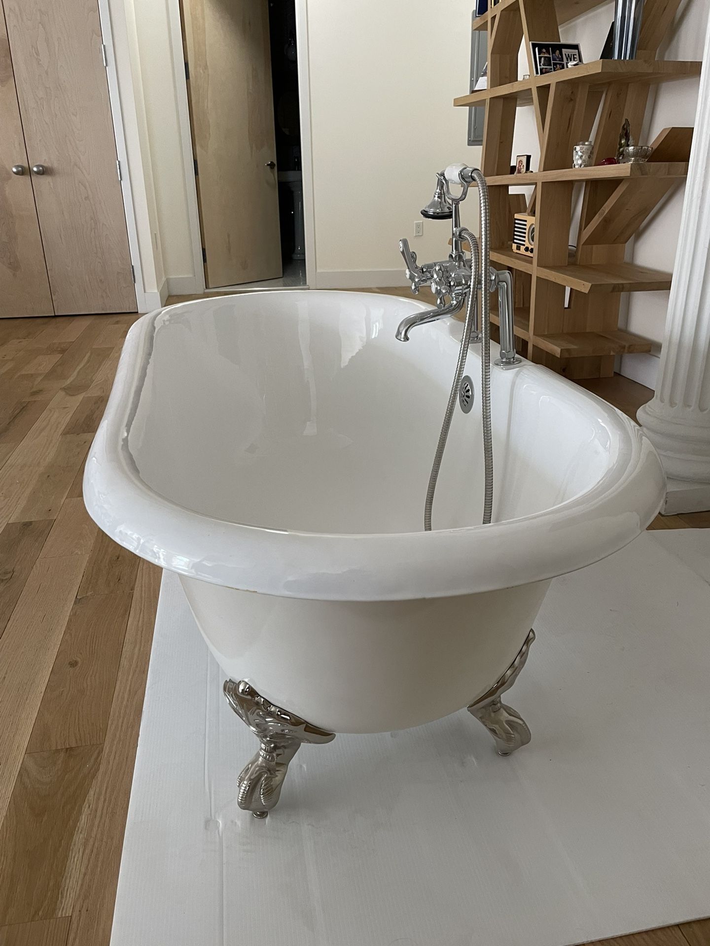 RESTORATION HARDWARE VINTAGE IMPERIAL CLAWFOOT TUB WITH CROSS-HANDLE TUB FILL - METAL FEET