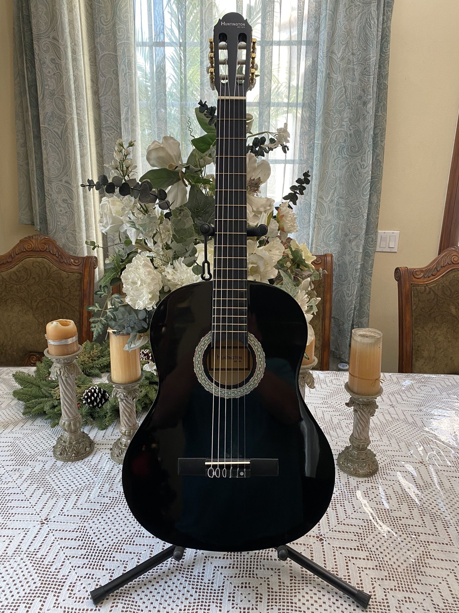 Huntington Classic Acoustic Guitar 