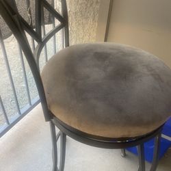 2 Bar Stools 