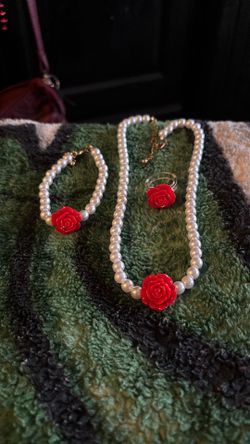 Costume Jewelry Set Must Pick Up