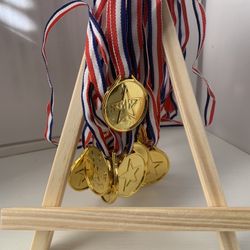12 PCs Gold Medals For Winner 