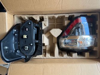 Toyota 4Runner OEM tail lights