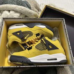 Jordan 4’s Lighting