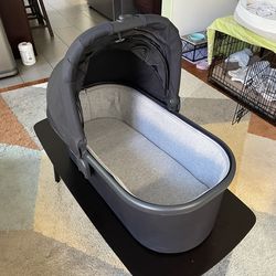 Uppababy Bassinet w/ shield