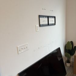 55” Inch Smart Tv With Mount