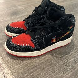 Jordan 1 Mid SE Siempre Familia Size 5