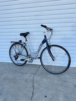 Women’s Hybrid Bike
