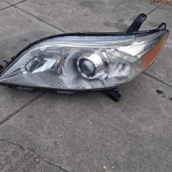 Toyota Sienna Headlight