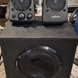 
Logitech - Z623 2.1 Speaker System (3-Piece) - Black