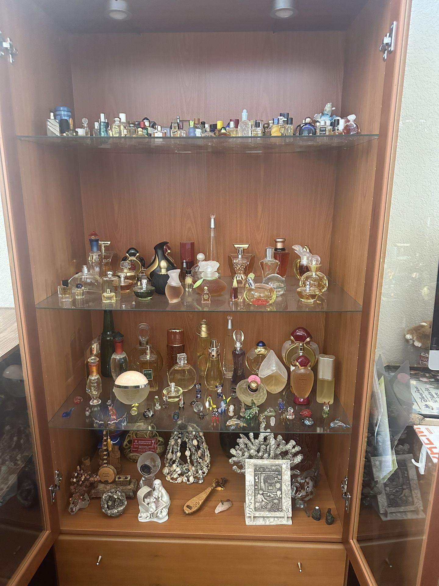 Collectible Perfumes And Figurines 